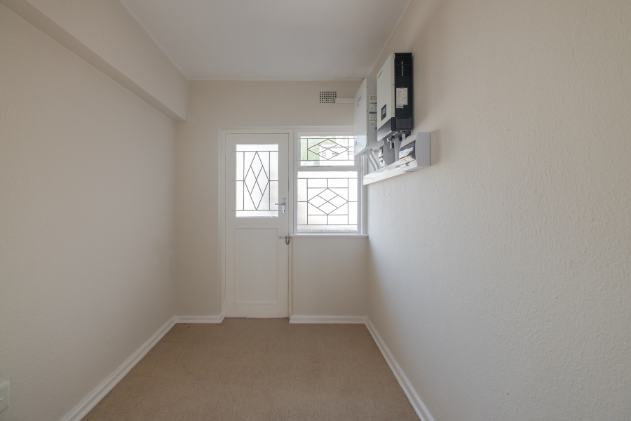To Let 3 Bedroom Property for Rent in Sea Point Western Cape